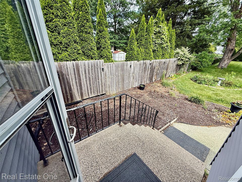 865 Grant Ave, photo 22