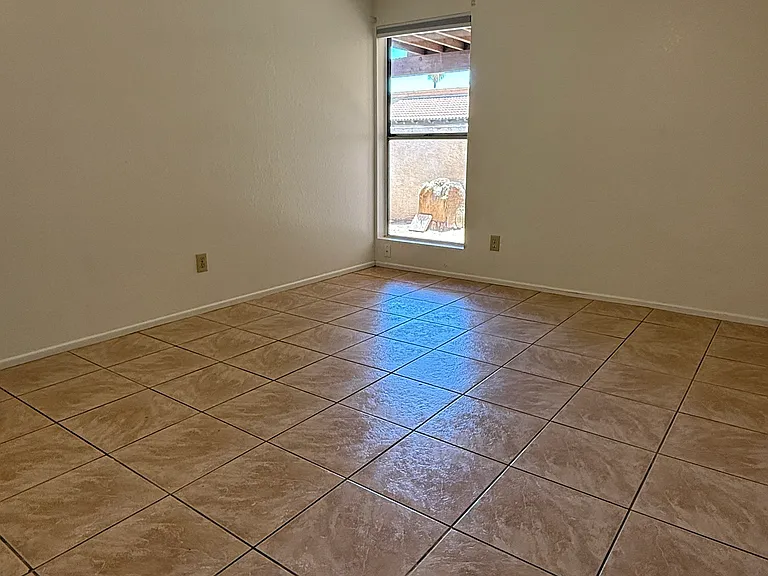725 N Arrowhead Dr #3 — Photo 8