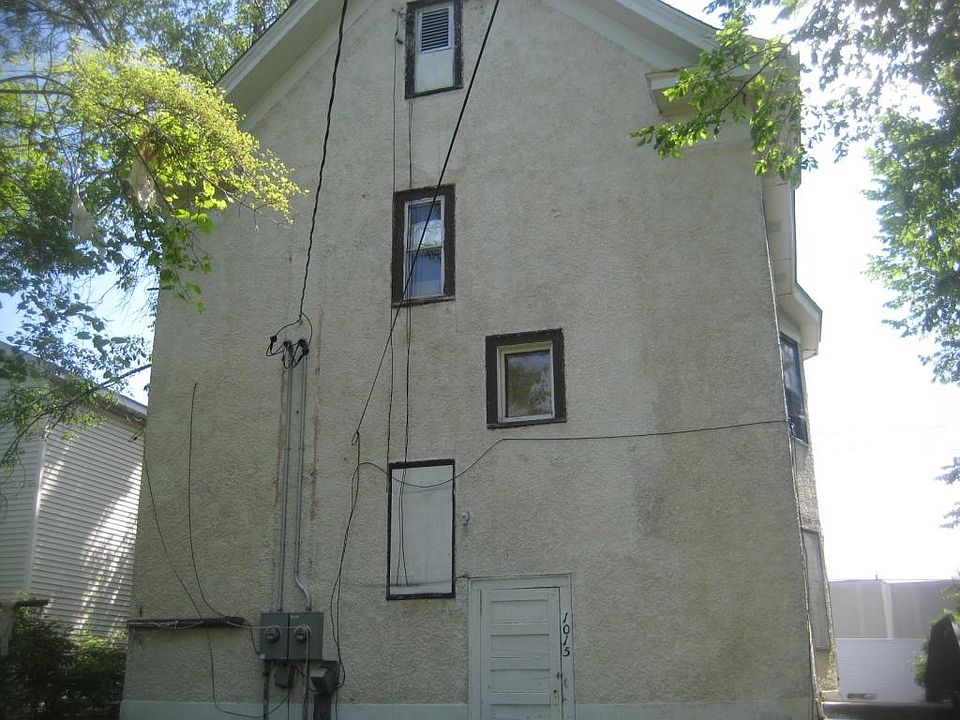1st image of 1015 Humboldt Ave N