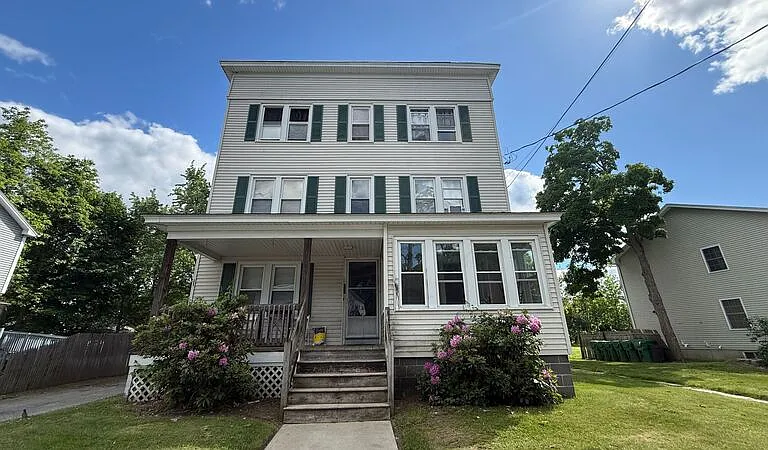 70 Maple St #1RR — Photo 1