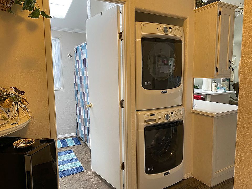 Stacked washer/dryer