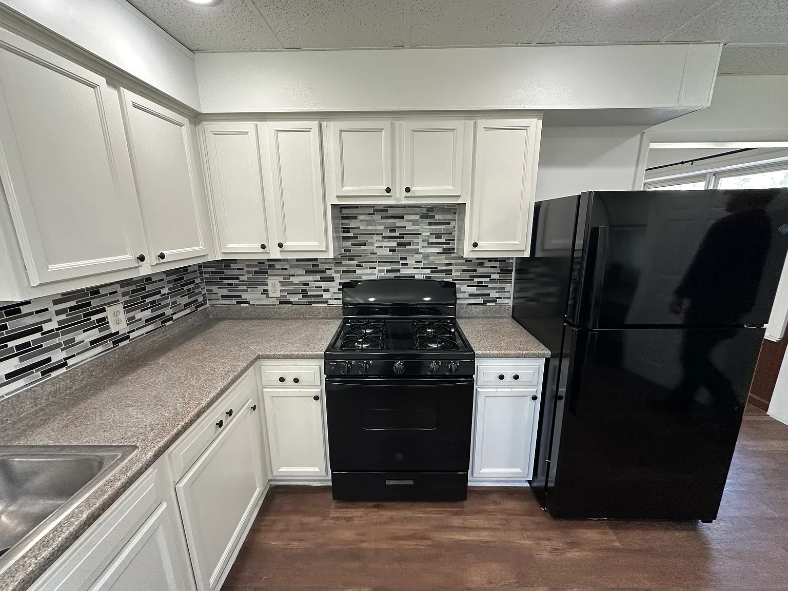 3 bed, 1220 sqft, $1,800 — Photo 2
