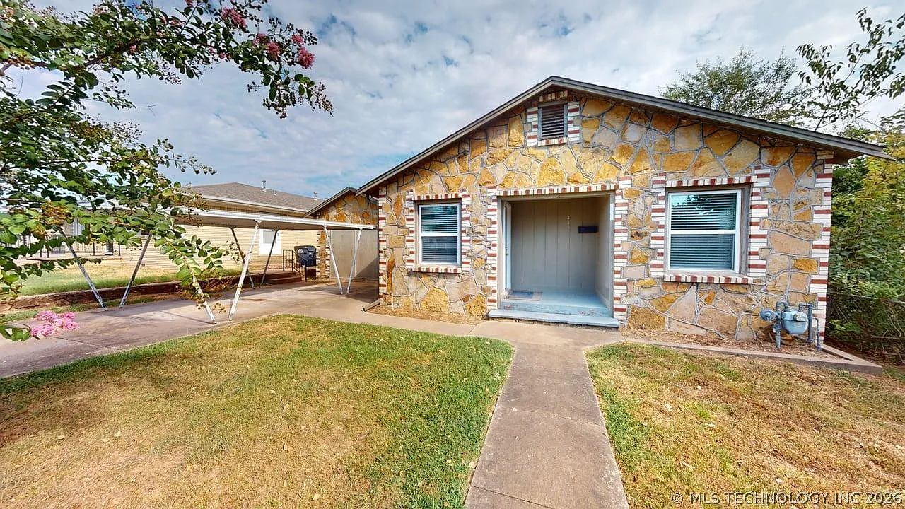 2 bed, 1.0 bath, 828 sqft, $1,425 — Photo 1