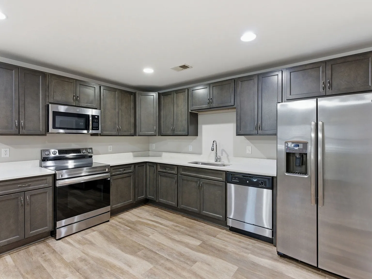 2 bed, 1.0 bath, 900 sqft, $1,250 — Photo 3