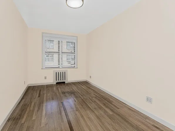 60 East 9th Street image 18 of 27