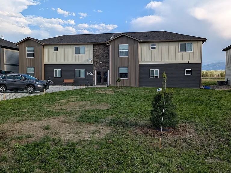 1406 Windsor Dr — Photo 8