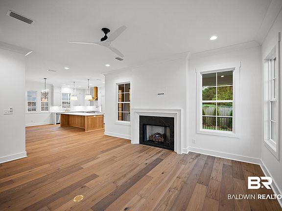 4th image of 860 Geranium Dr