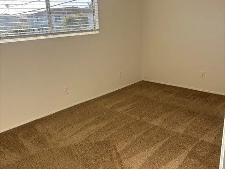 Hemlock Apartments — Photo 12