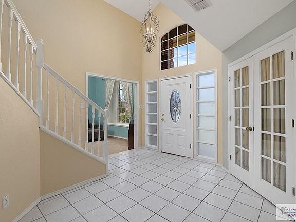 4th image of 3213 Banyan Dr