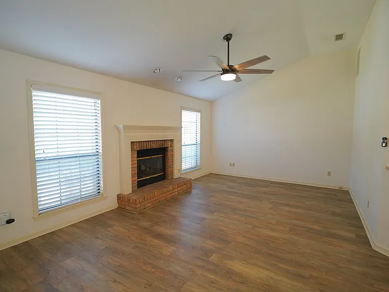 2605 Yarmouth Ln — Photo 5