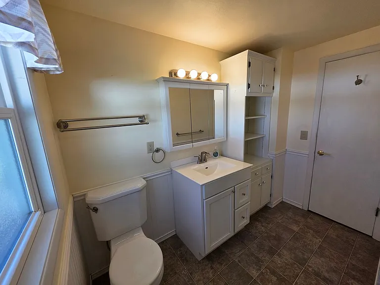 1798 Chateau Dr — Photo 8