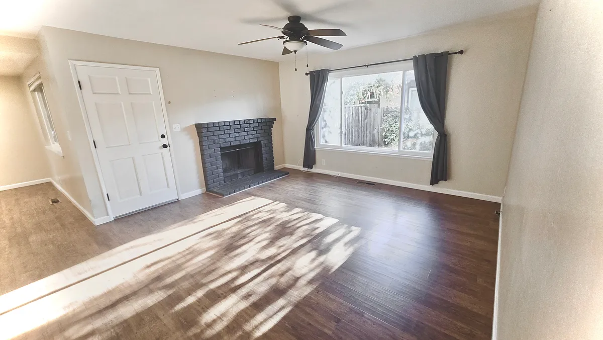 Building Photo - 3553 Chestnut Ave #A
