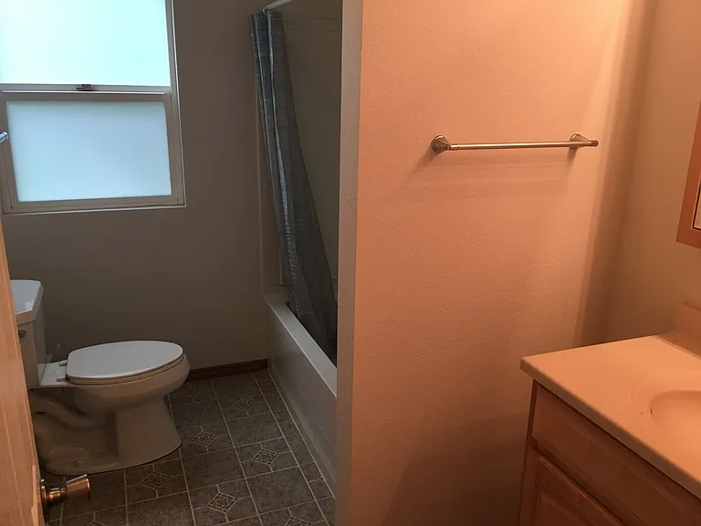 606 W Elwood Ct — Photo 4