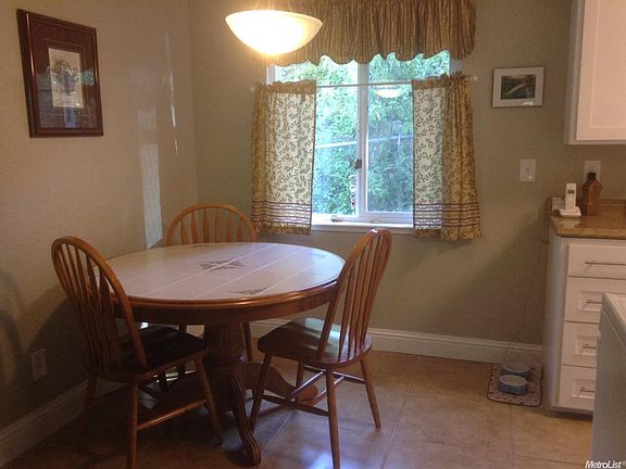 4th image of 369 Huntley Ave