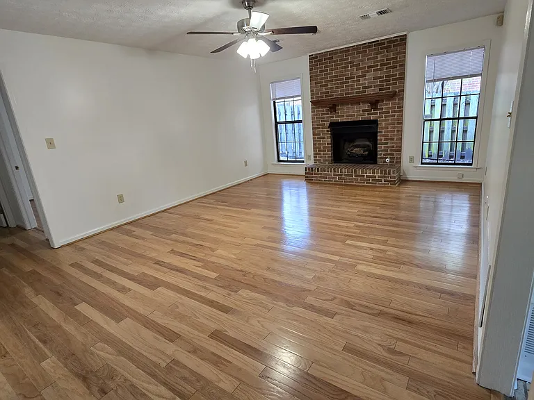 3944 Elm Ave — Photo 2