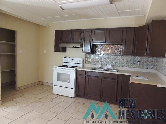 3rd image of 2608 Carver St
