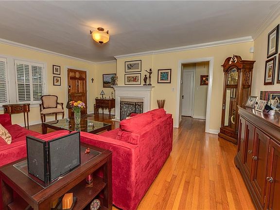 4th image of 2933 W Lawn Ave