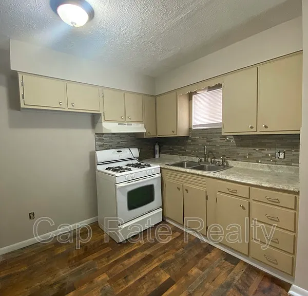 1226 Parkview Dr — Photo 12