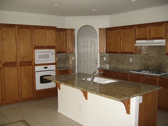 2nd image of 27667 Gladstone Dr