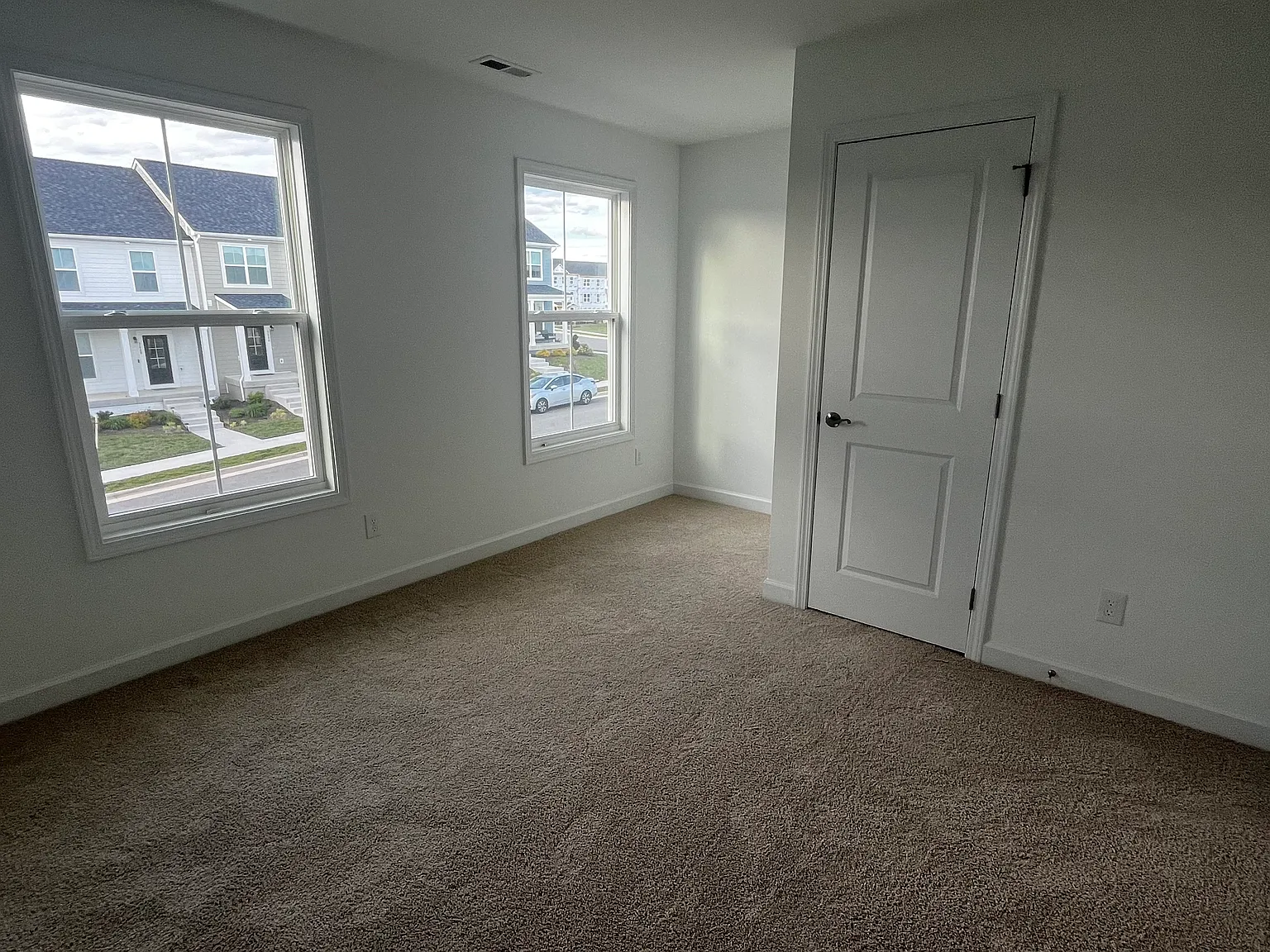 3009 Deptford St — Photo 2