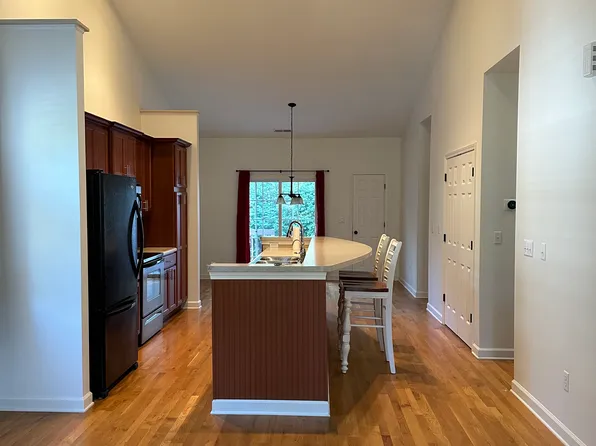 30 S Cottage Ct, Hendersonville, NC 28739