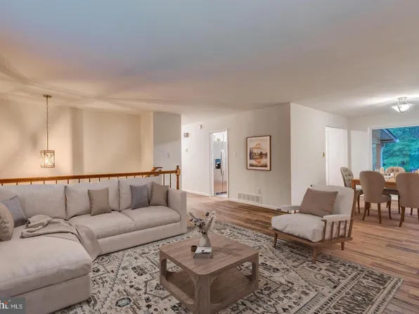 8650 Billingsley Rd, White Plains, MD 20695