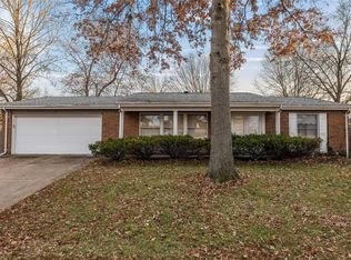 29 Lakemont Dr, Saint Charles, MO 63304