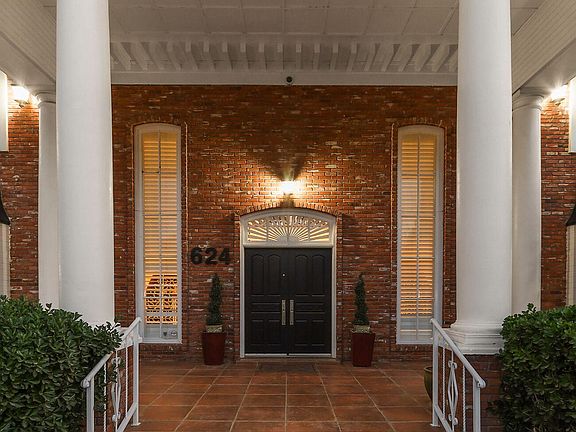 3rd image of 624 Mount Cristo Rey Ln