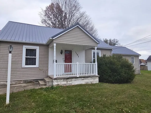 1127 N Market St, Mount Carmel, IL 62863