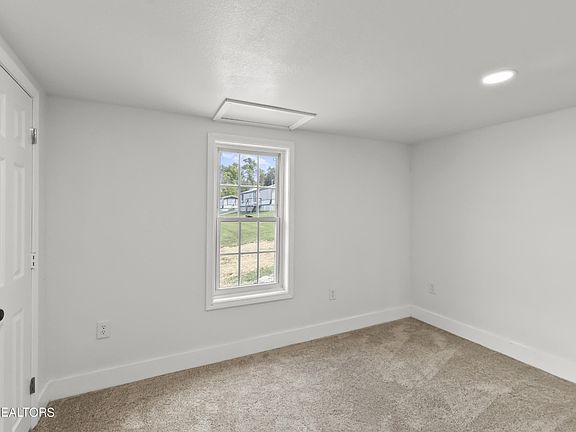 4th image of 164 East St