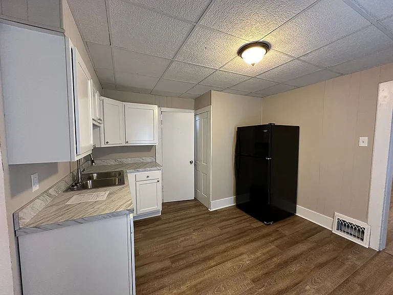 901 E Oak St — Photo 13