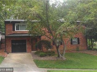 6717 Greenview Ln, Springfield, VA 22152