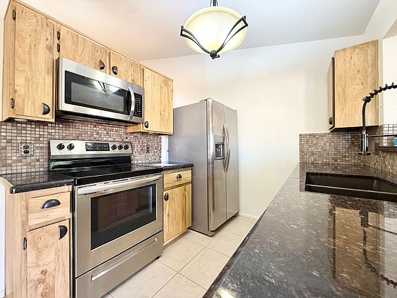 4th image of 16246 N 19th St
