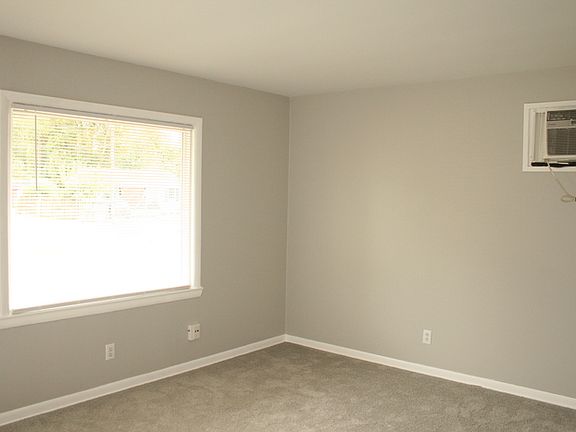 2nd image of 1121-1123 White Blvd
