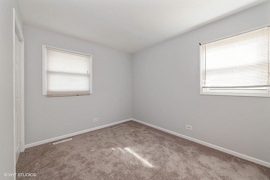 1st image of 409 W Hawthorne Dr
