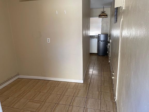 3rd image of 2514 E Jefferson St #10