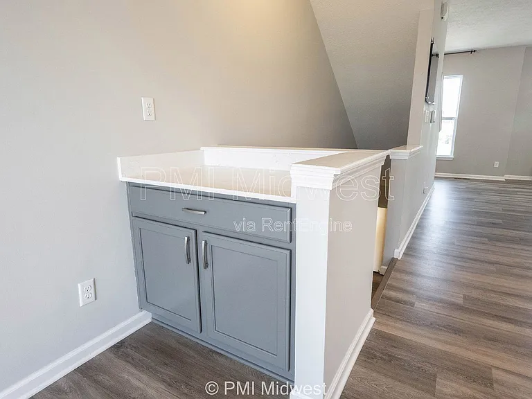 2952 W New York St — Photo 21
