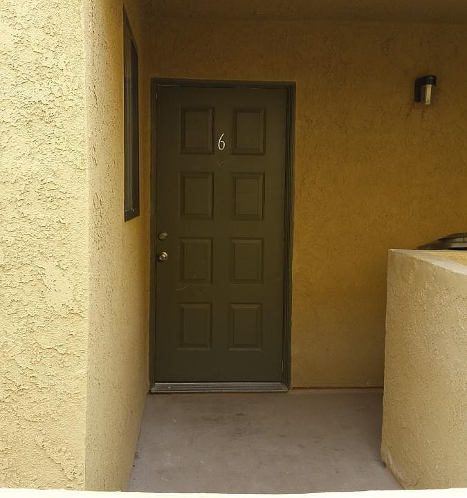 WALKWAY TO FRONT DOOR