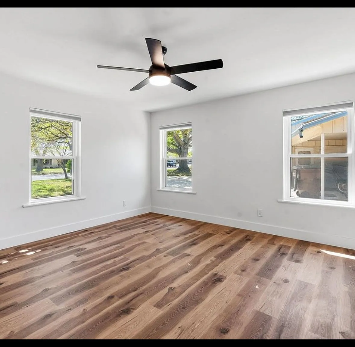 3 bed, 2330 sqft, $2,950 — Photo 3
