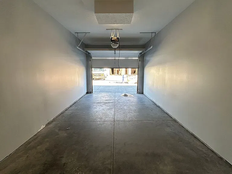 2724 Silver St — Photo 131