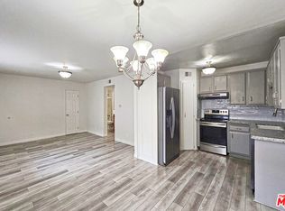 18555 Collins St APT C10, Tarzana, CA 91356