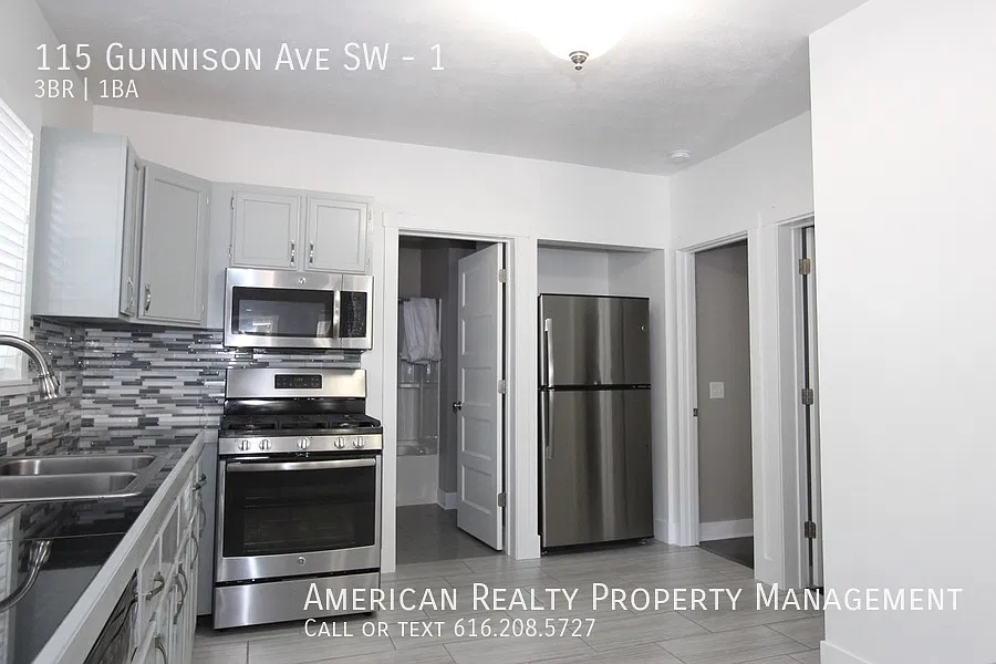 115 Gunnison Ave SW — Photo 3