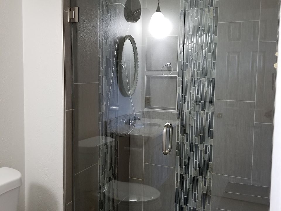 1st image of 421 S Holiday Dr
