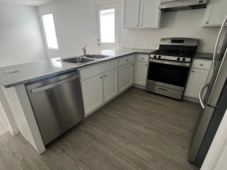 2822 Millikan Dr — Photo 10
