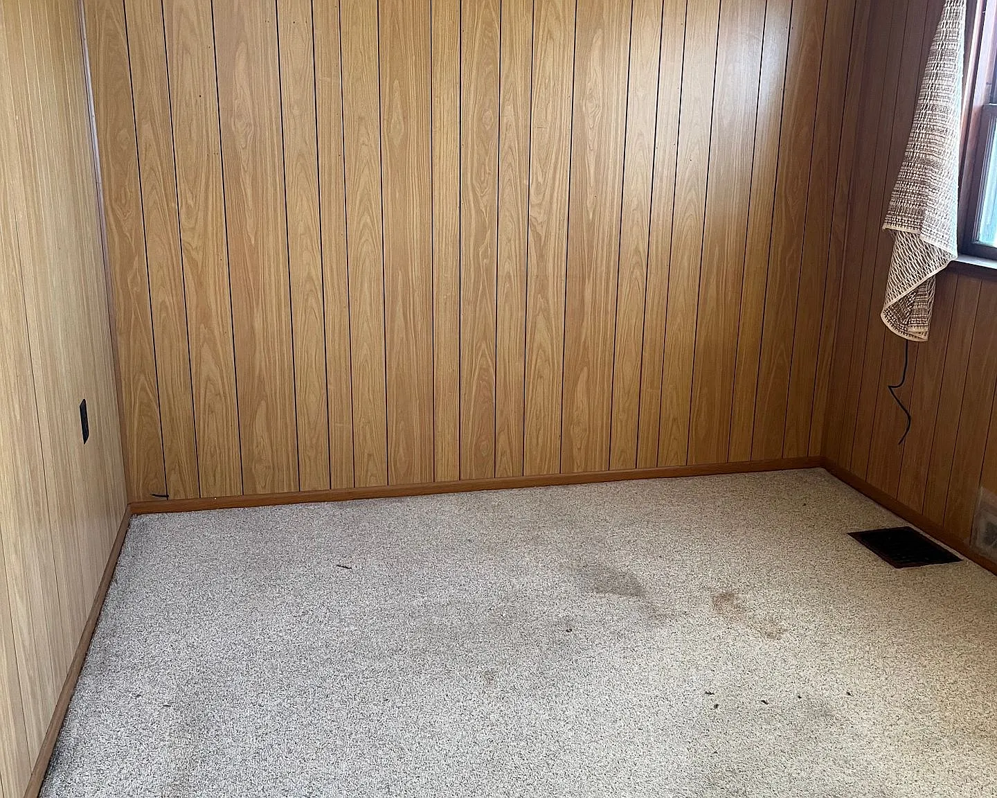 One Bedroom Upstairs Apartment — Photo 3