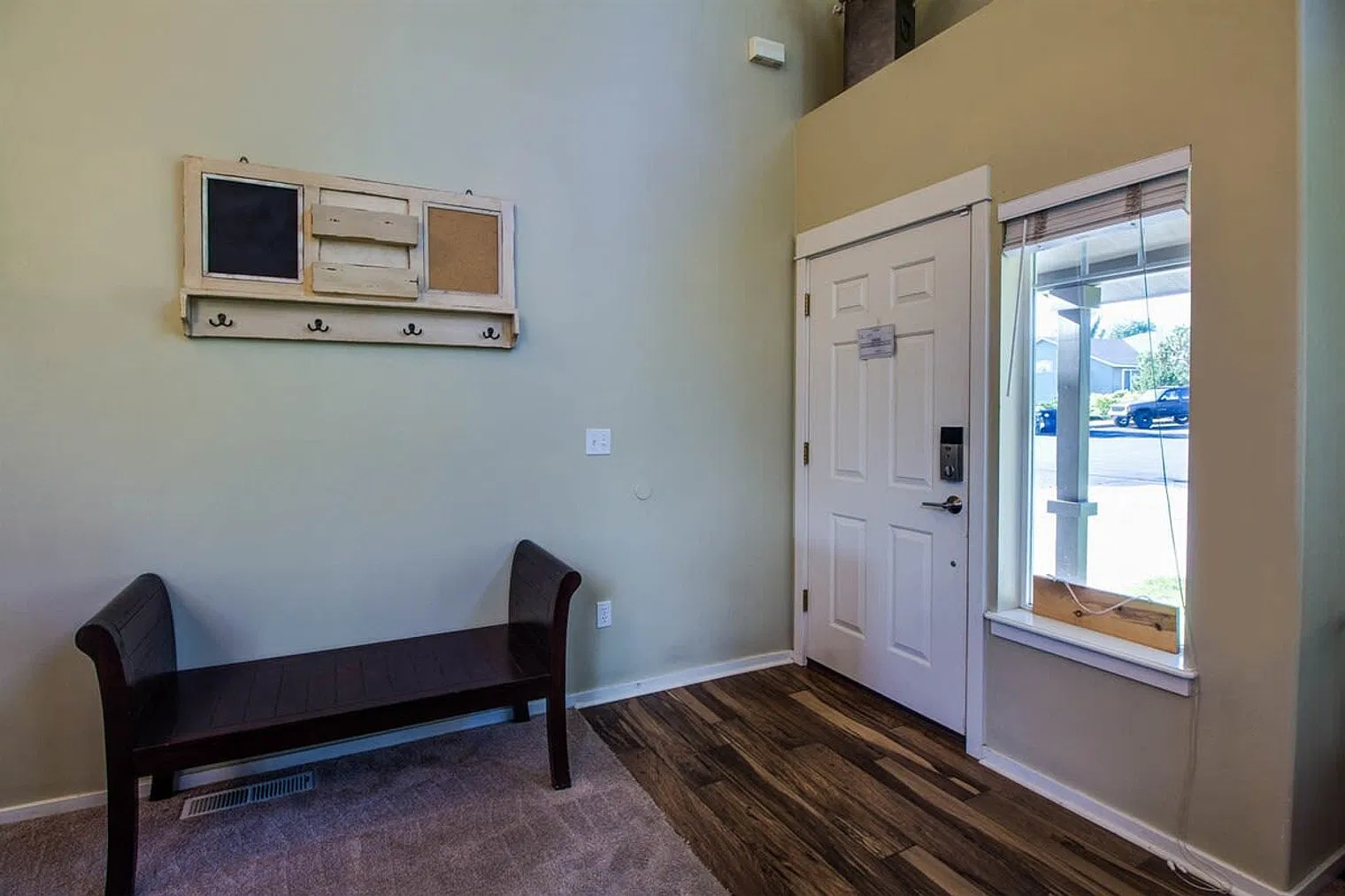4 bed, 2.0 bath, 2594 sqft, $7,533 — Photo 3