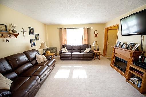 5th image of 6535 N Maple Ct