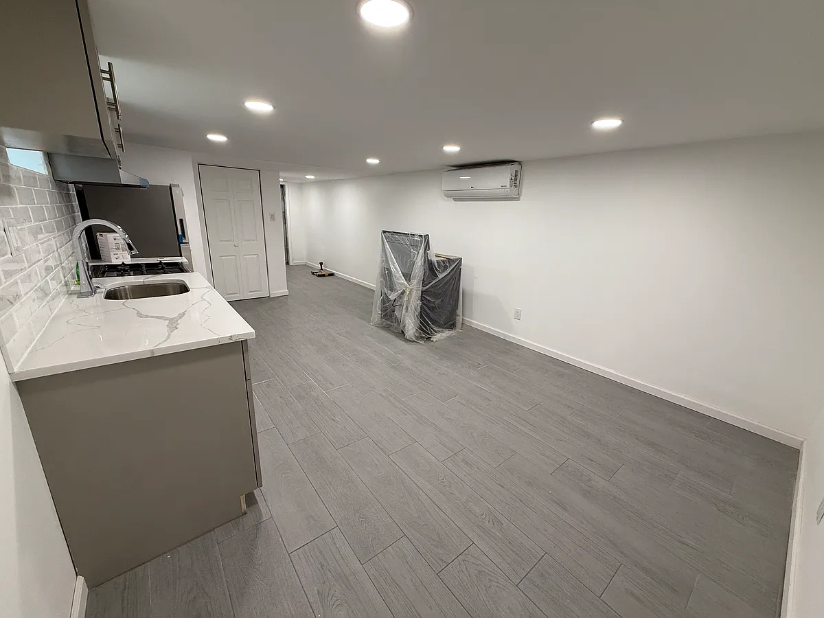 Building Photo - 241 Highlawn Ave #1B