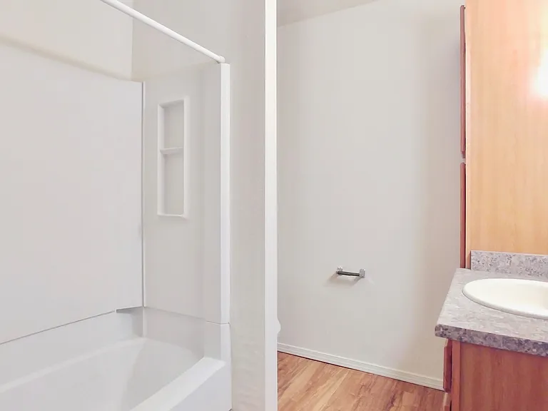 Updated Downtown 1 Bed w/ free WIFI & Gated Parking — Photo 74