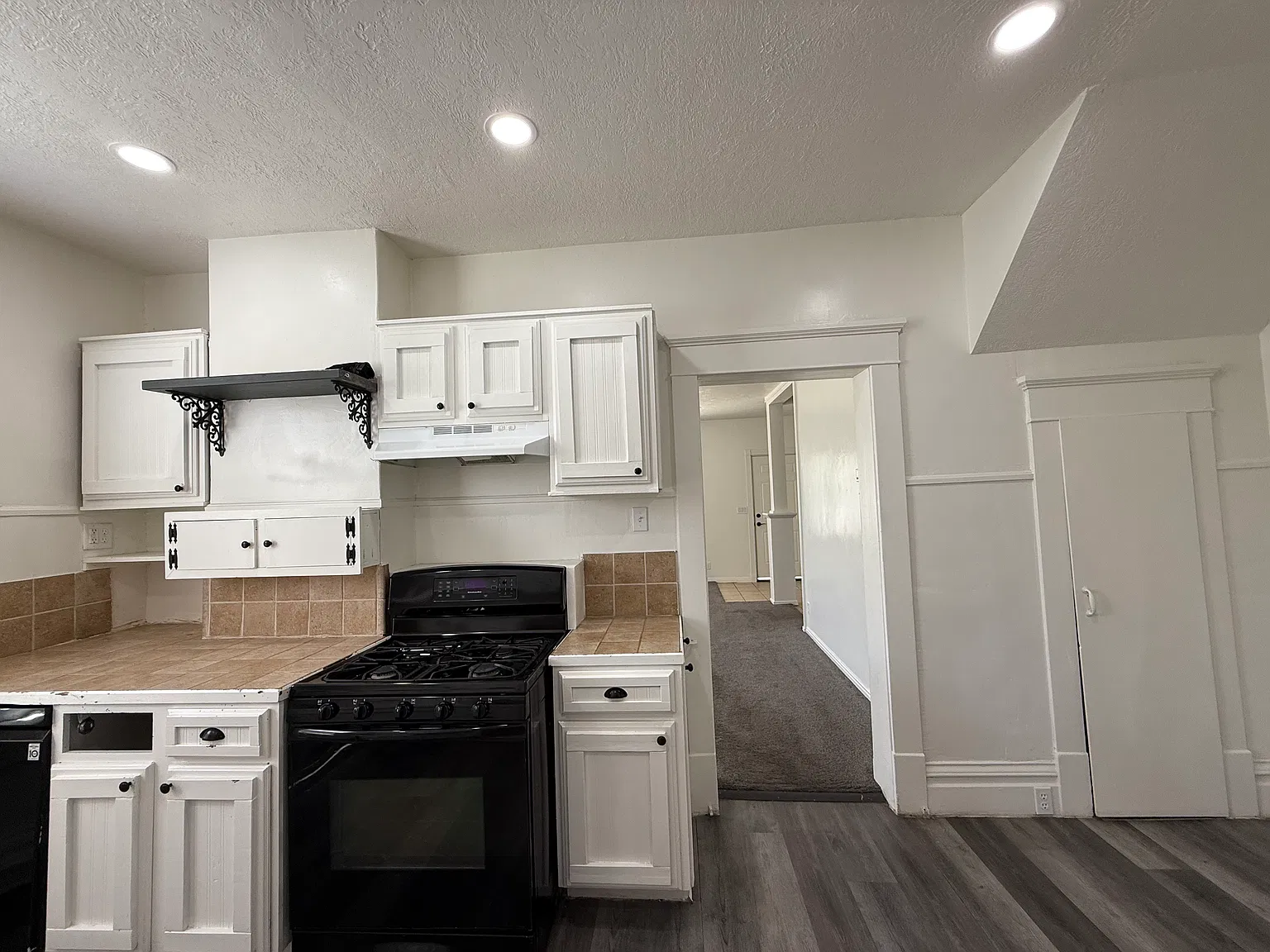 4 bed, $1,800 — Photo 2